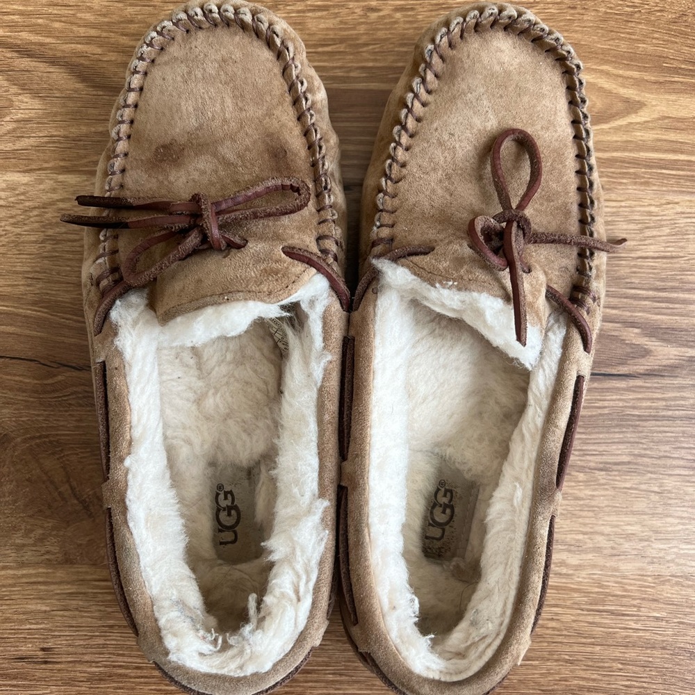 UGG DAKOTA moccasin slippers chestnut colour
